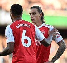 Arsenal: Memimpin Liga Inggris di Bulan November